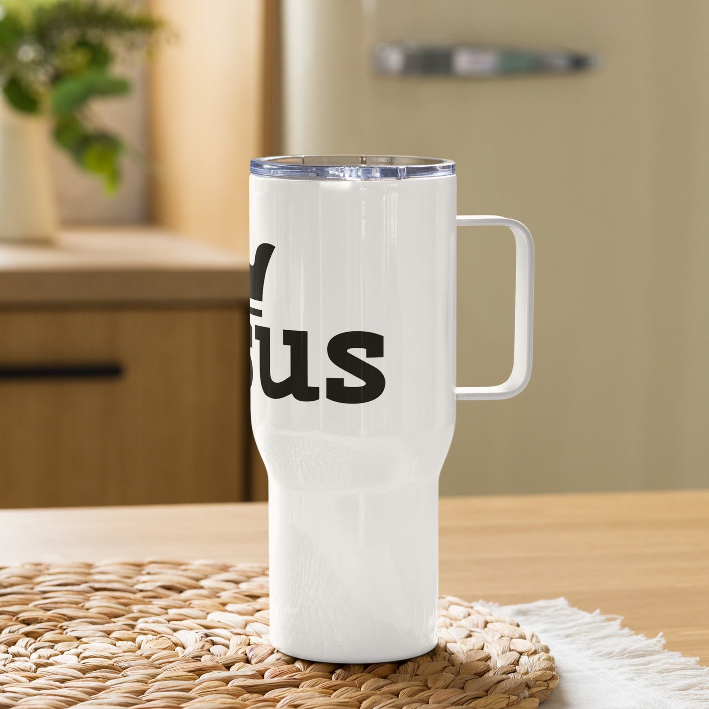 Travel mug with a handle